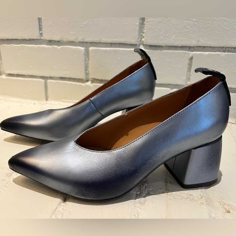 NWT Liebeskind Berlin heels brushed metallic blue with pointed rows size 6